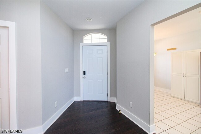 Building Photo - 135 Lady Palm Dr