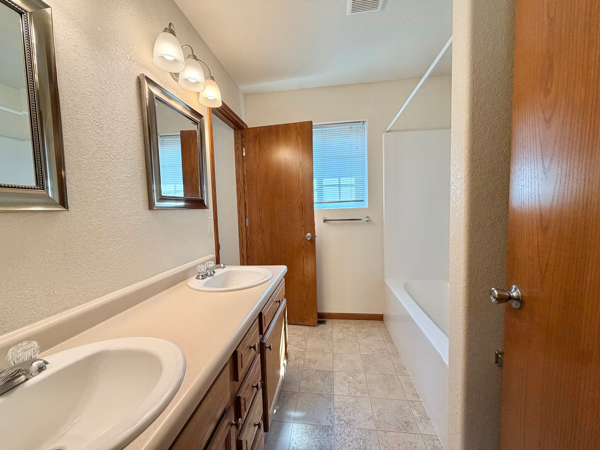 Building Photo - 275 S 21st Street Ct