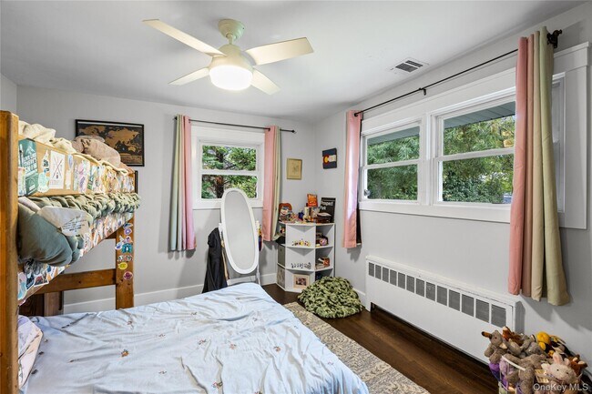 Building Photo - 25 E Shore Dr