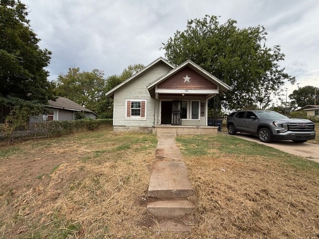 Building Photo - 406 S Aydelotte Ave
