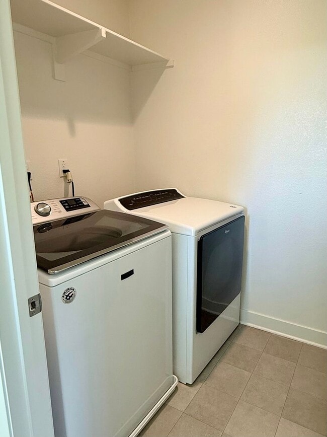 Building Photo - Stunning 3-Bed/2.5-Bath End Unit Condo with Solar & Large Yard