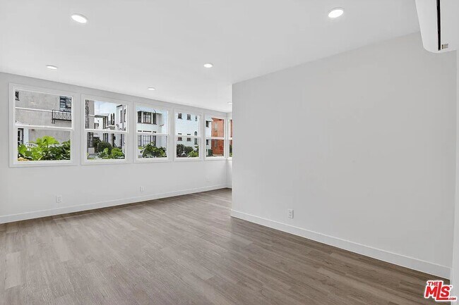 Building Photo - 132 S Edgemont St