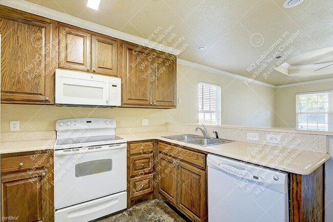 Building Photo - 2 br, 1 bath Triplex - 756 Rocky Ridge Flts