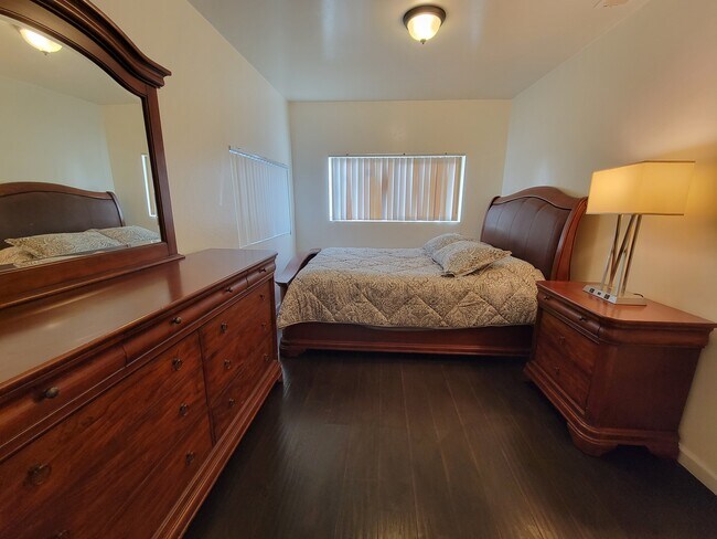 Building Photo - 7315 Wilcox Ave