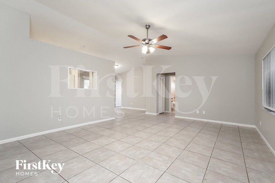 Building Photo - 2022 NW 9th St