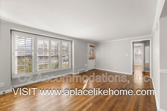 Building Photo - 7404 Village Dr