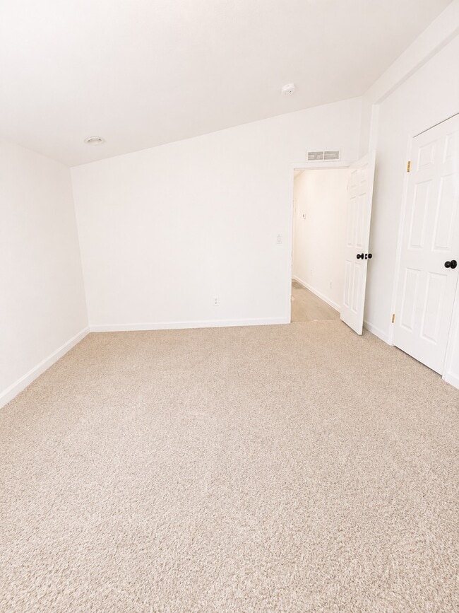 Building Photo - 6647 Alderson Ln