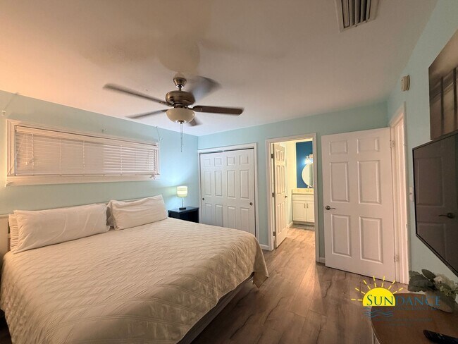Building Photo - 4000 Gulf Terrace Dr