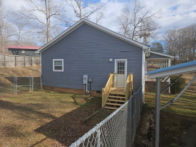 Building Photo - TR House