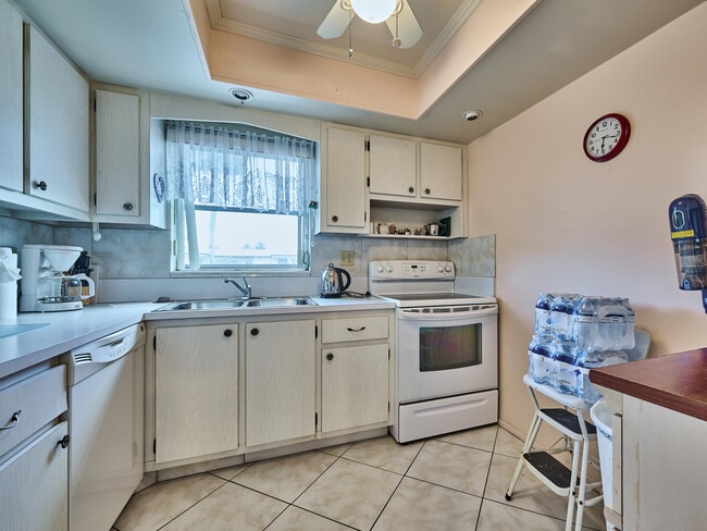 Building Photo - 2804 Crosley Dr E