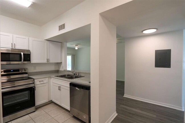 Building Photo - 9519 Newdale Way