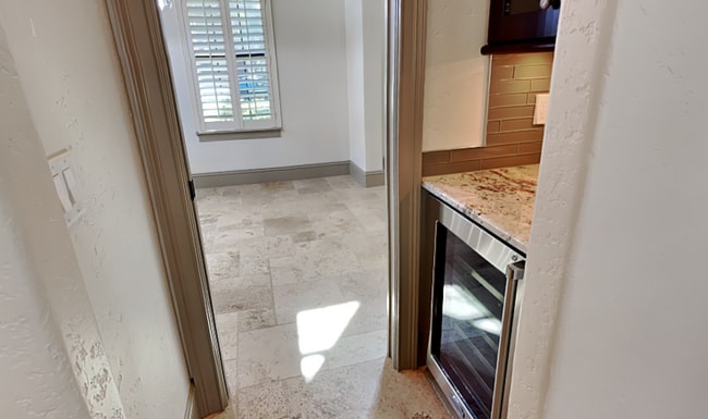 Building Photo - 1240 Poinsettia Ave