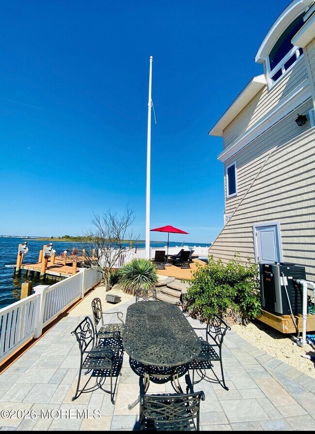 Building Photo - 27 6th Terrace