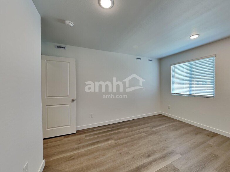 Building Photo - 9737 W Luxton Ln