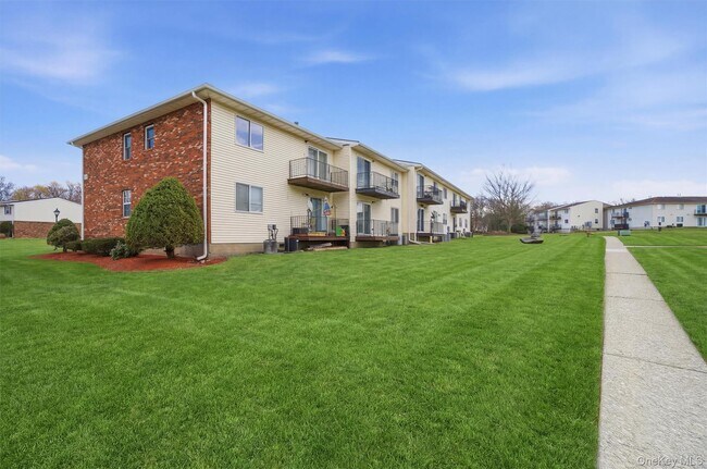 Building Photo - 276 Temple Hill Rd