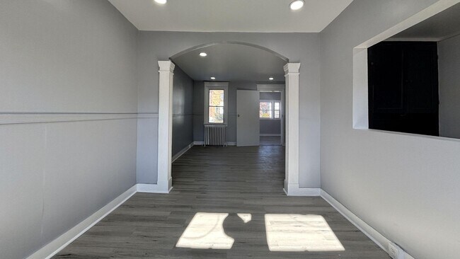 Building Photo - 7050 Clinton Rd