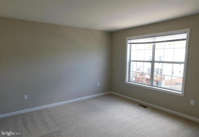 Building Photo - 100 Mayfair Pl