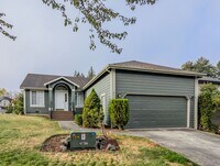 Building Photo - Beautiful 3 bed, 2 bath Rambler with fully...