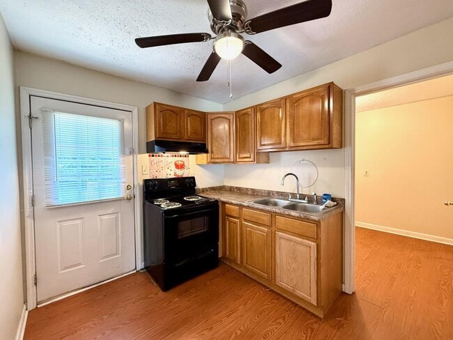 Building Photo - 2884 Blue Ridge Dr