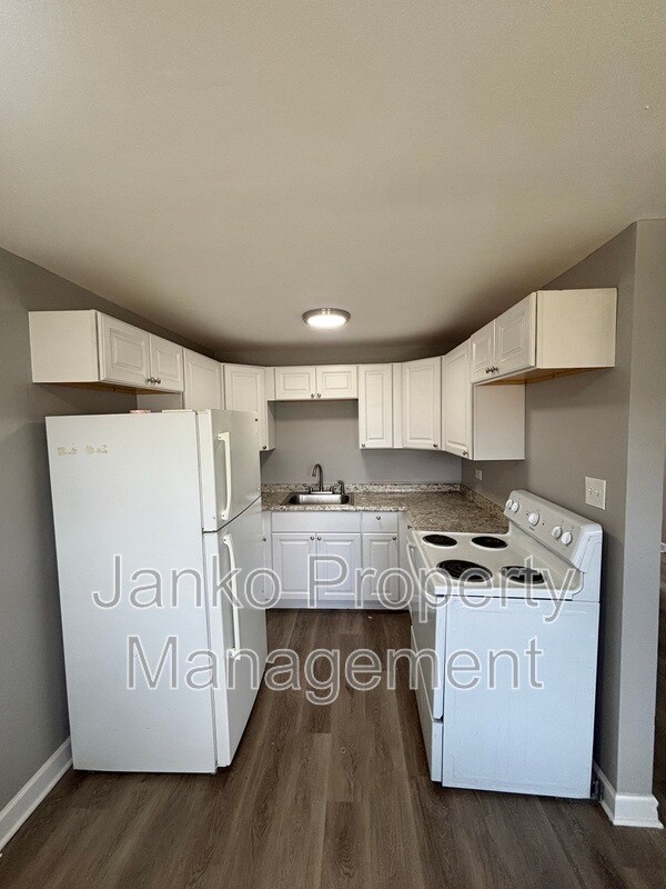 Building Photo - 2113 W 119th St