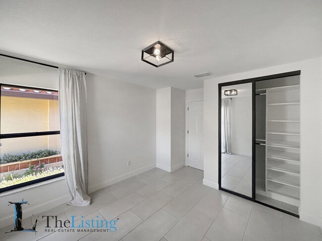 Building Photo - 8183 Terraza Ct