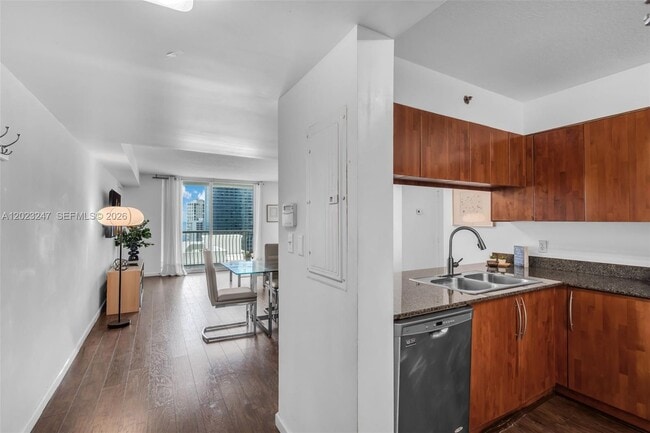 Building Photo - 1200 Brickell Bay Dr