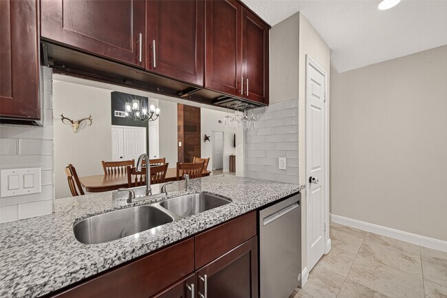 Building Photo - 22939 Indian Ridge Dr