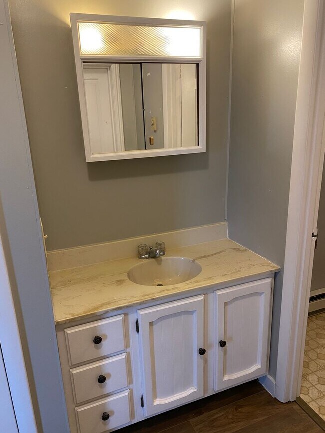 Building Photo - Coming soon! 4 Bedroom Farmhouse for Rent in Shippensburg