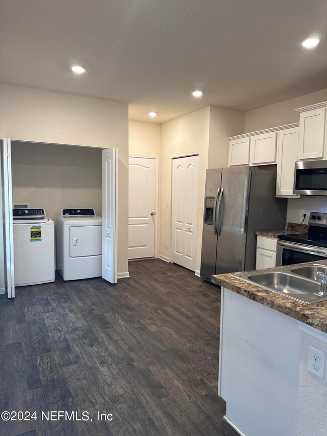 Building Photo - 7766 Legacy Trl