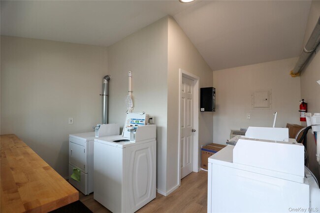 Building Photo - 669 Broadway