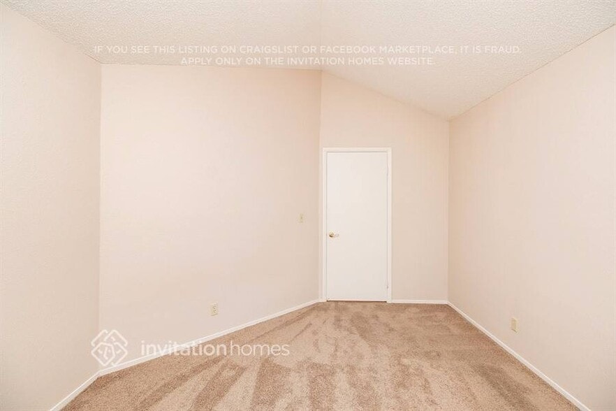 Building Photo - 2116 Running River Rd