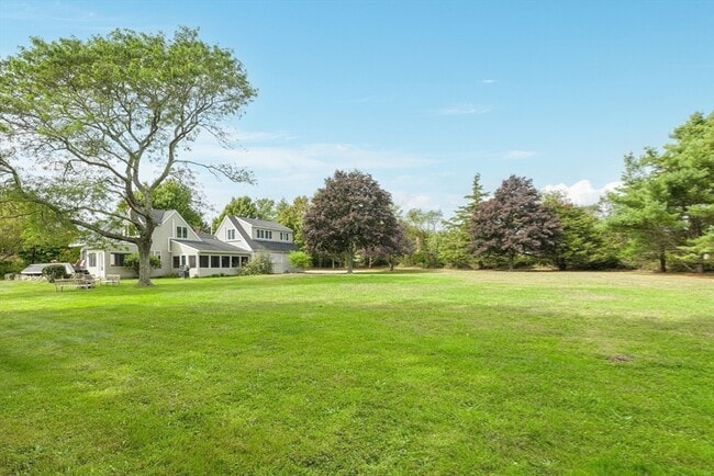 Building Photo - 540 River Rd