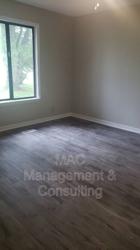 Building Photo - 1550 Lake Villa Cir