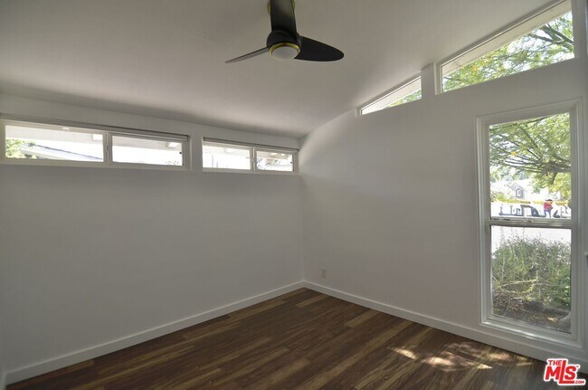 Building Photo - 9342 Debra Ave