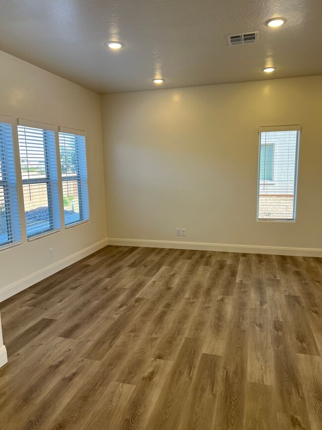 Building Photo - Beautiful 3 bedroom townhome in Ivins!!