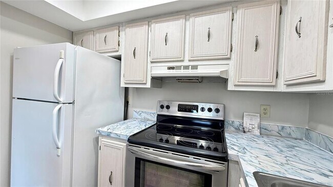 Building Photo - 22333 Edgewater Dr