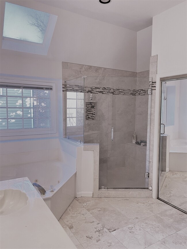 Building Photo - 10920 Donamere Dr