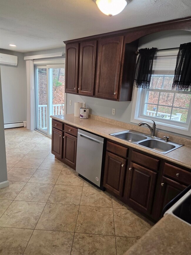 Building Photo - 16 River Rd