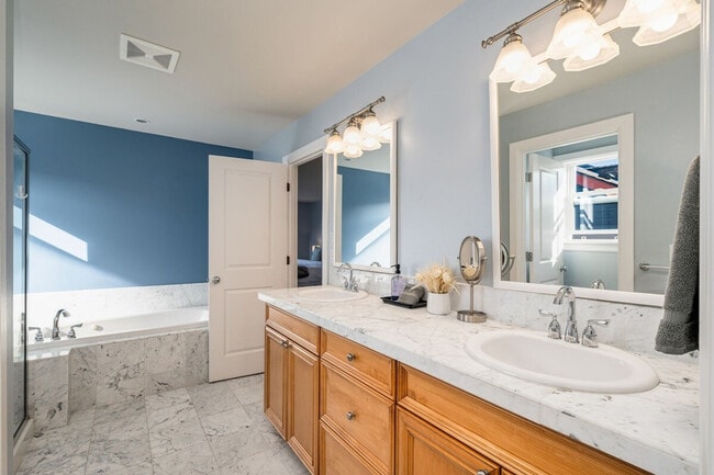 Building Photo - 4224 Francis Ave N