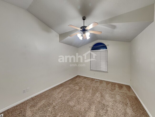 Building Photo - 957 W 1200 S