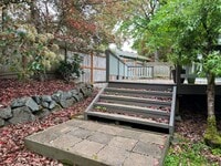 Building Photo - Private access to Lake Sammamish house