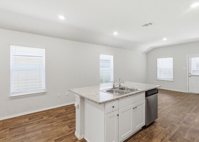 Building Photo - 3 Bedroom Home with Open Layout and Covered Patio in Creekside Farms!