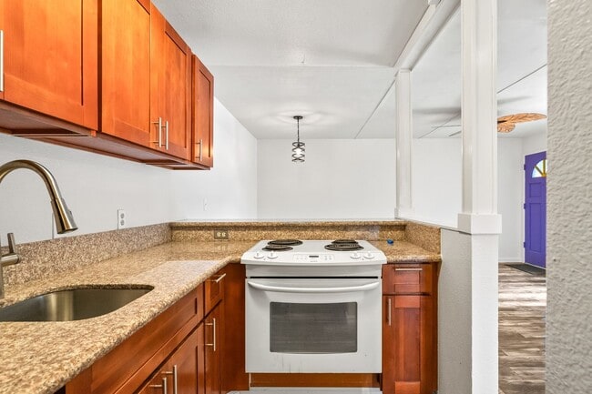 Building Photo - 2 bed/1 bath Unfurnished condo in Pet Friendly Keonekai Villages
