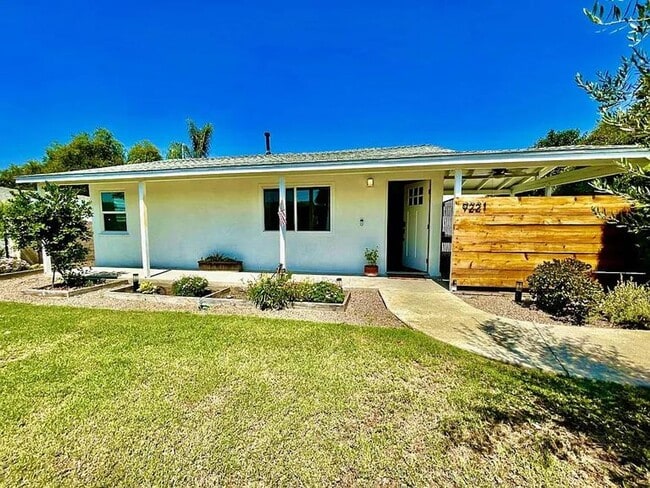 Primary Photo - 9221 Laurel Ave