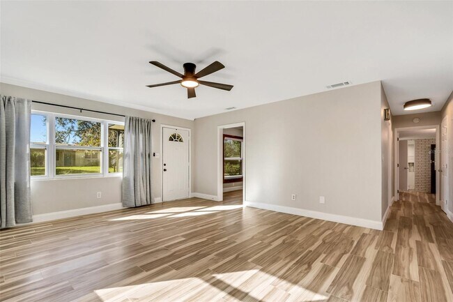 Building Photo - 1824 Roanoke Ave