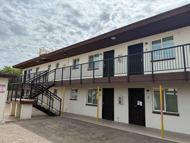 Building Photo - 1 Bedroom Phx. Apartment