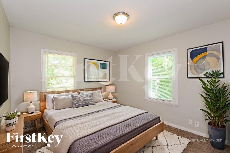 Building Photo - 11319 Bennington Ave