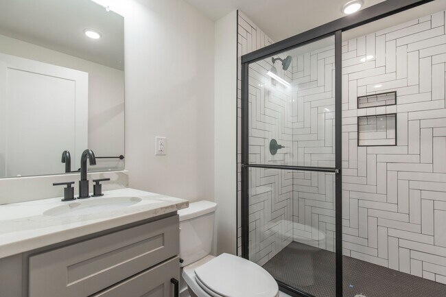 Building Photo - 810 W Norris St