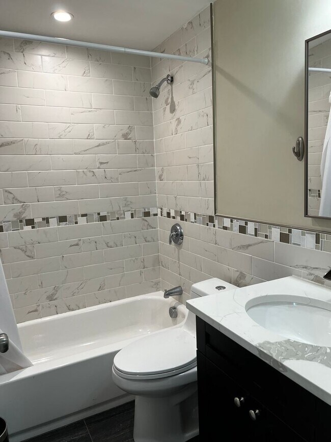 Building Photo - Massive Brighton 8 Bed / 9 Bath House in the 1700 block of Comm Ave!!!! Students Welcome. Avail 9...