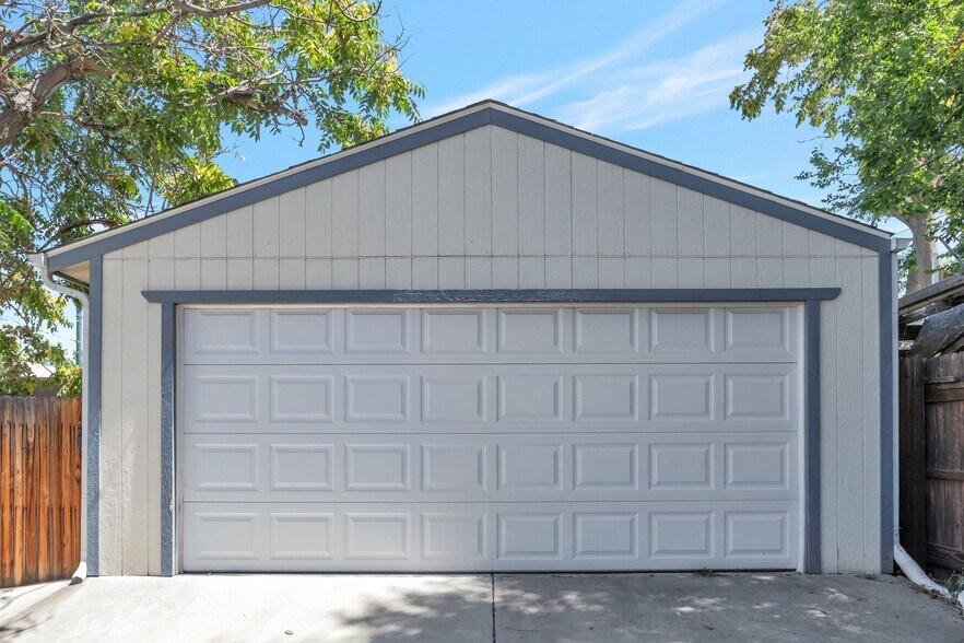 Garage - 2707 N Downing St